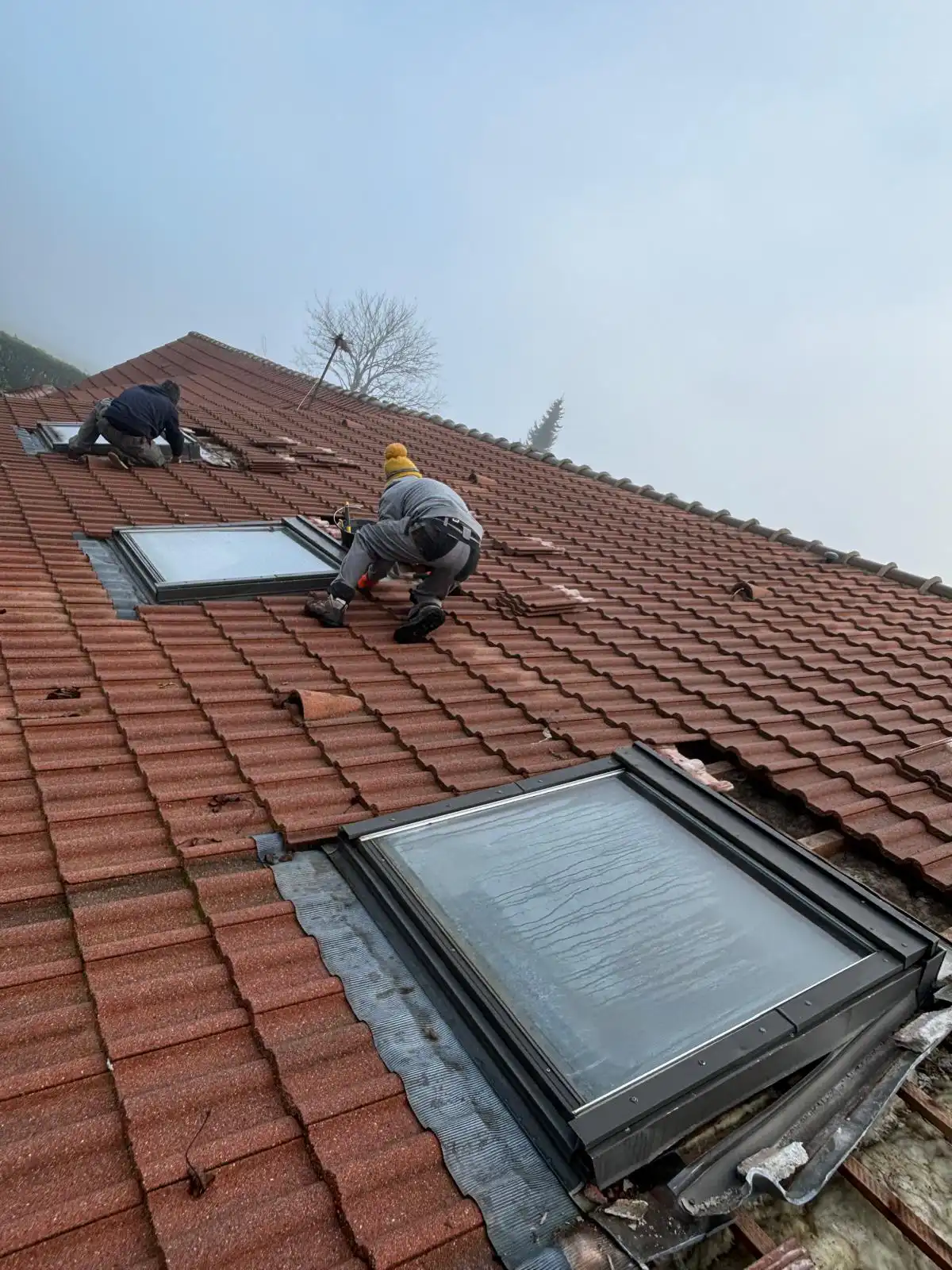 Installation de fenêtre de toit Velux par KPS Couverture