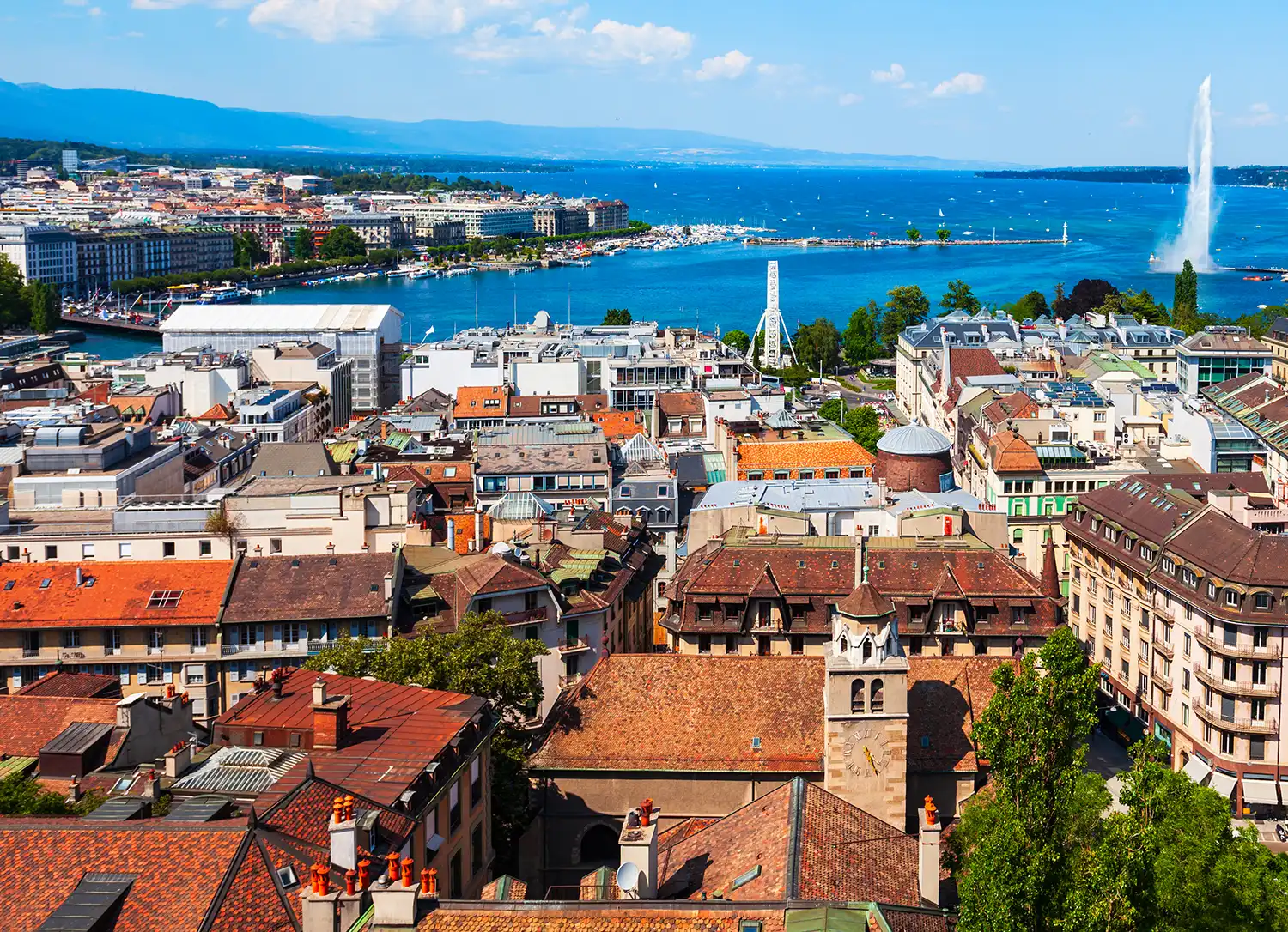 Vue panoramique de Genève et du Léman dans le canton de Genève